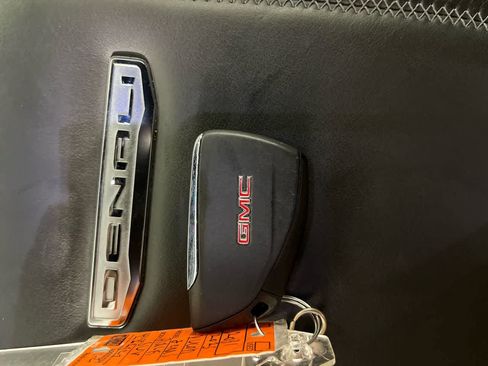 Used 2025 GMC Yukon Denali AWD/4WD image 24