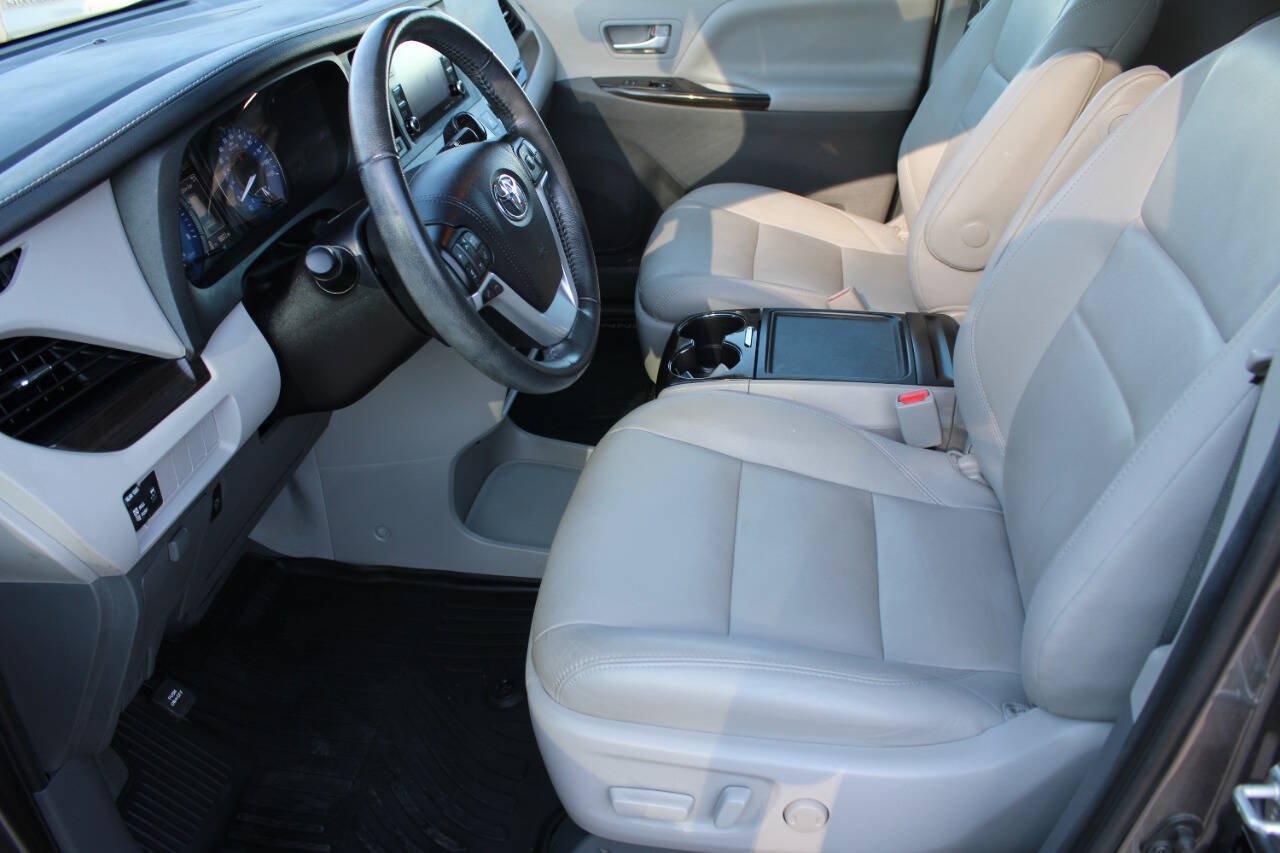 Used 2020 Toyota Sienna XLE FWD image 11