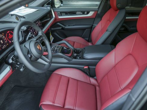 New 2026 Porsche Cayenne Coupe AWD/4WD image 18