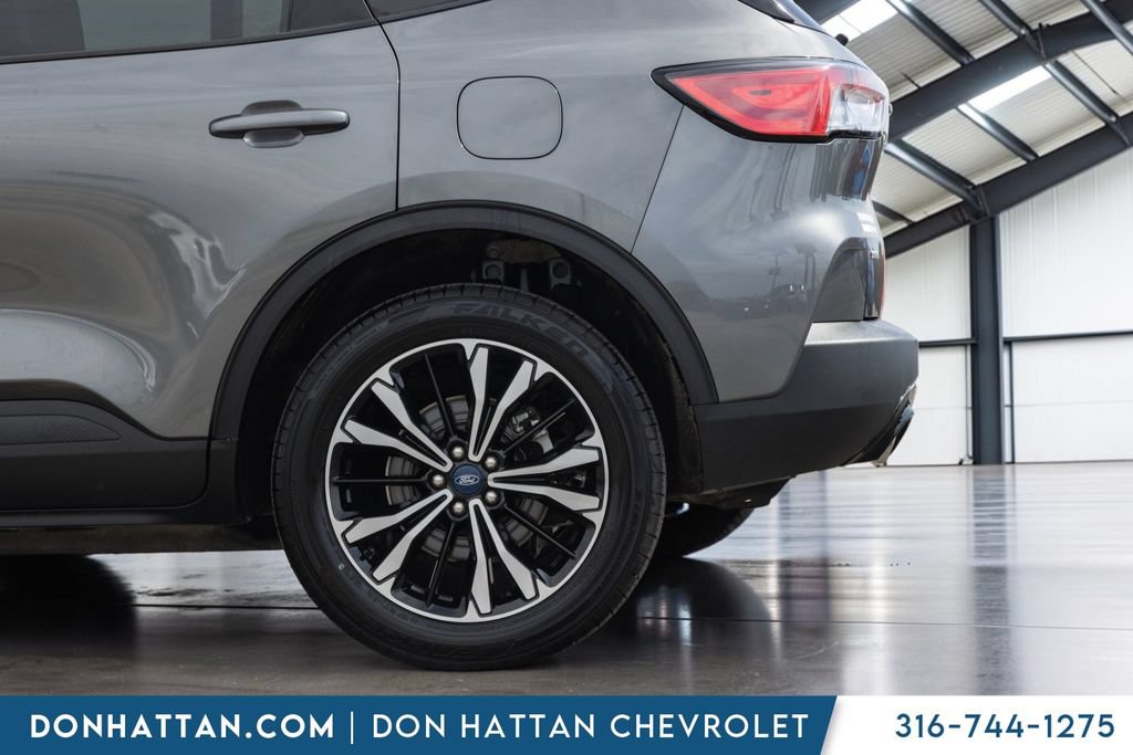 Used 2022 Ford Escape SE w/ SE Sport Appearance Package AWD/4WD image 32