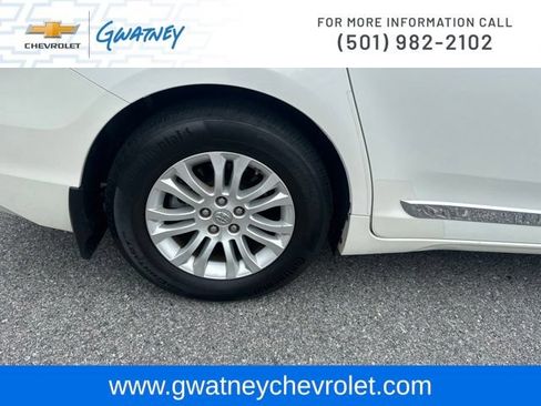 Used 2015 Toyota Sienna XLE Premium FWD image 11