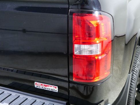 Used 2015 GMC Sierra 1500 SLT w/ All-Terrain Package AWD/4WD image 17