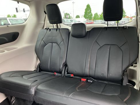 Used 2020 Chrysler Pacifica Touring-L Plus FWD image 32