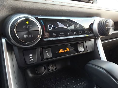 Used 2025 Toyota RAV4 XLE w/ Convenience Package image 29