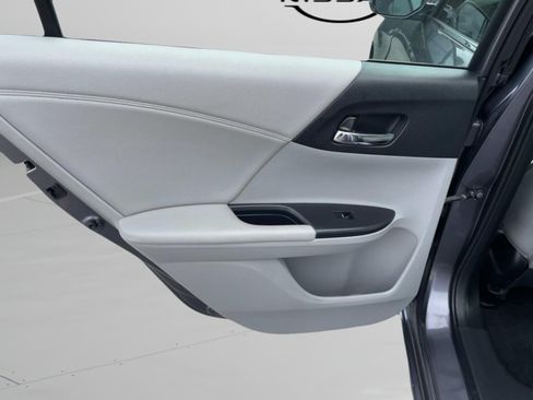 Used 2017 Honda Accord EX-L image 12