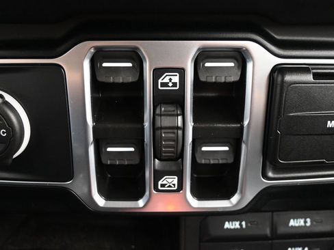 Used 2024 Jeep Gladiator Sport w/ Premium Package AWD/4WD image 23