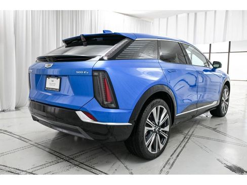 New 2026 Cadillac Optiq Luxury 2 image 7