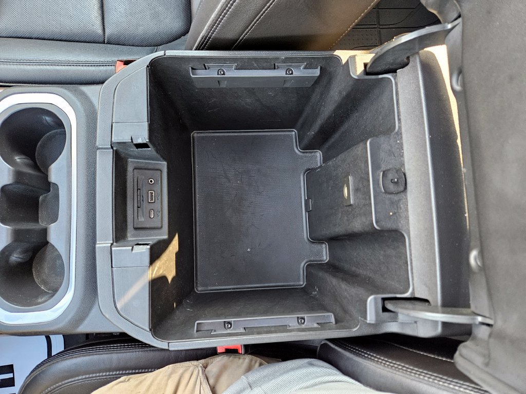 Used 2019 Chevrolet Silverado 1500 High Country w/ Technology Package AWD/4WD image 18