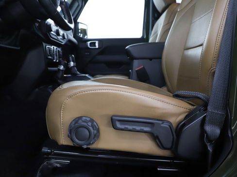 Used 2022 Jeep Wrangler Unlimited Sahara w/ Cold Weather Group image 21