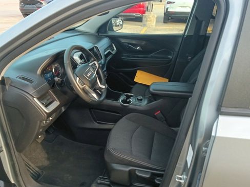 Used 2024 GMC Terrain SLE image 9