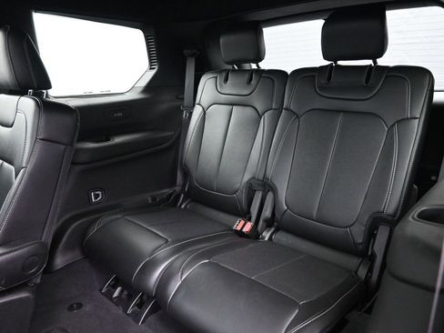 Used 2024 Jeep Grand Cherokee L Limited w/ Luxury Tech Group II image 33