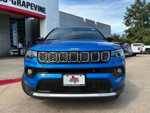 Used 2025 Jeep Compass Limited AWD/4WD image 3