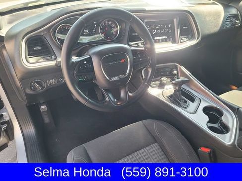 Used 2019 Dodge Challenger SXT w/ Driver Convenience Group RWD image 9
