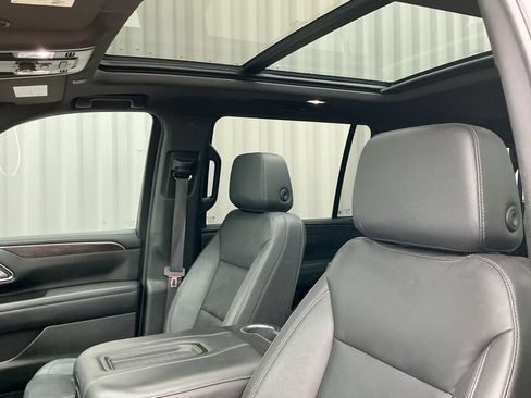 Used 2023 Chevrolet Suburban Z71 w/ Luxury Package AWD/4WD image 9