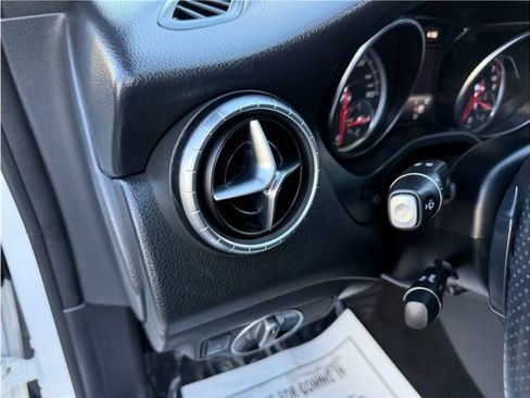 Used 2019 Mercedes-Benz CLA 250 image 33