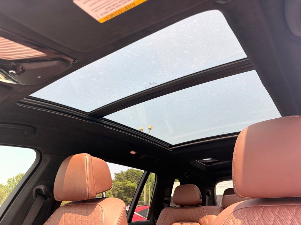 Used 2024 BMW X7 M60i AWD/4WD image 25