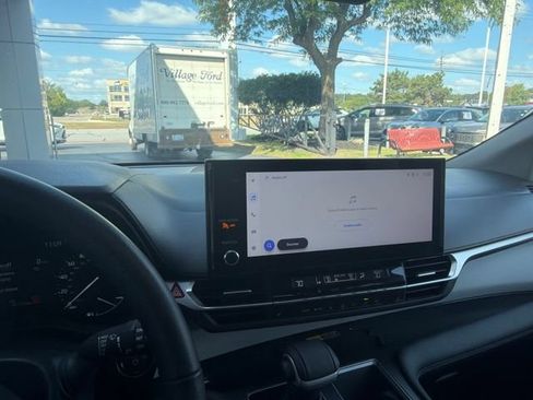 Used 2026 Toyota Sienna XLE FWD image 7