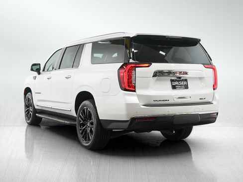 Used 2023 GMC Yukon XL SLT w/ SLT Premium Package AWD/4WD image 3