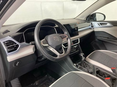 Used 2025 Volkswagen Taos SE AWD/4WD image 15
