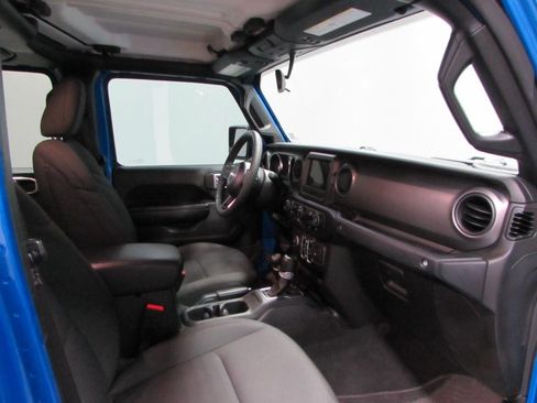 Used 2023 Jeep Gladiator Sport AWD/4WD image 17
