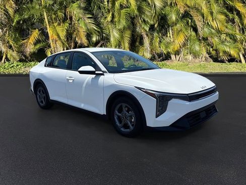Used 2025 Kia K4 FWD image 2
