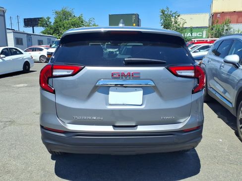 Used 2024 GMC Terrain SLE AWD/4WD image 6
