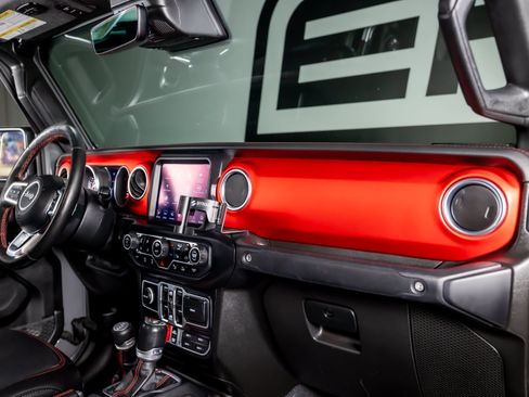 Used 2020 Jeep Gladiator Rubicon AWD/4WD image 7