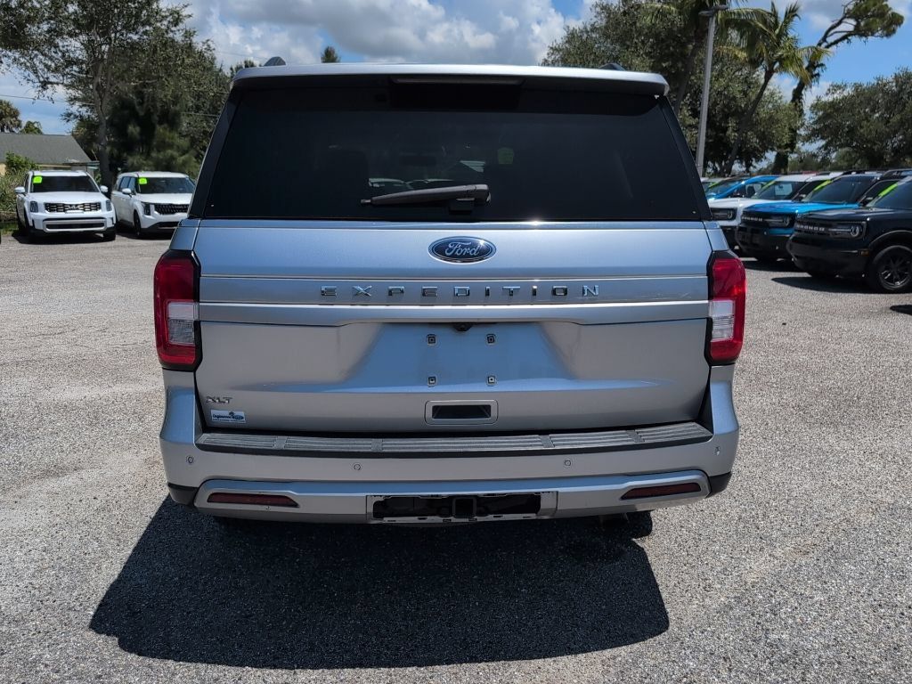 Used 2024 Ford Expedition XLT RWD image 4