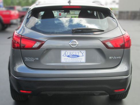 Used 2018 Nissan Rogue Sport SV w/ SV All-Weather Package AWD/4WD image 8