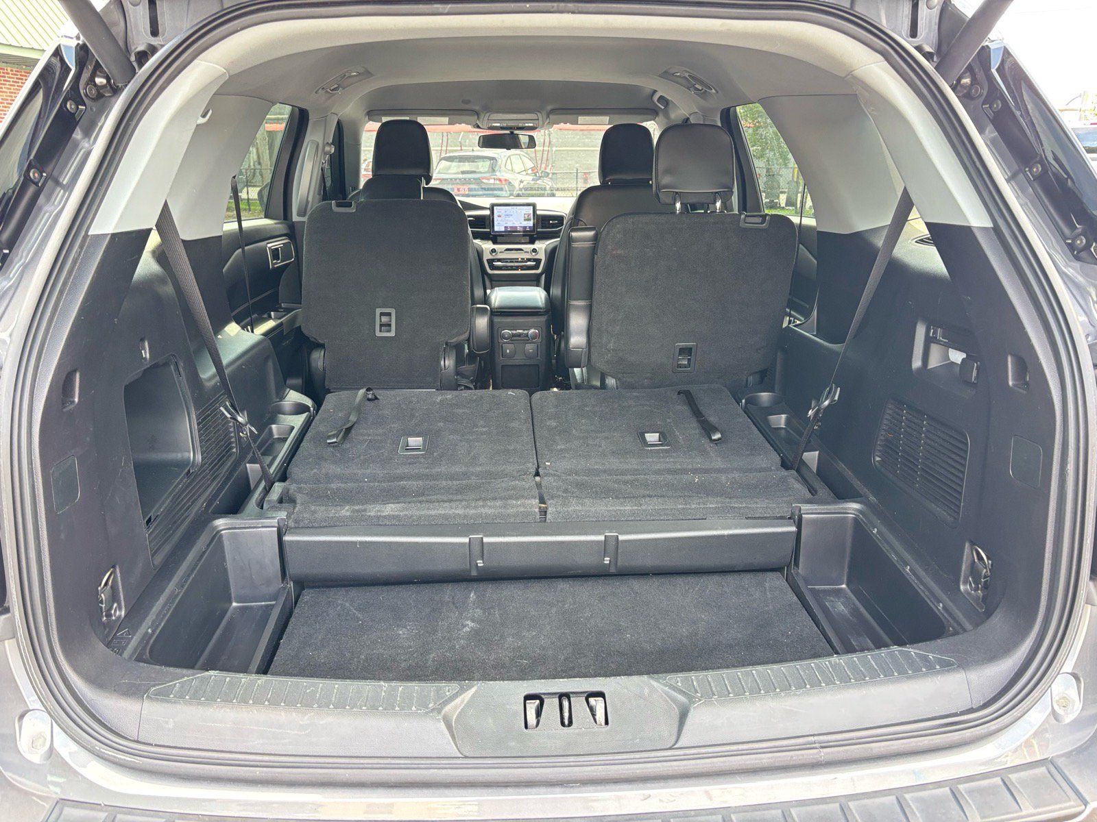 Used 2021 Ford Explorer XLT w/ Equipment Group 202A RWD image 12