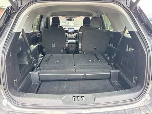 Used 2021 Ford Explorer XLT w/ Equipment Group 202A RWD image 12