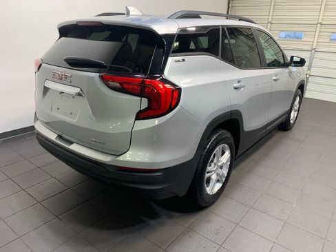 Used 2021 GMC Terrain SLE w/ Driver Convenience Package image 4