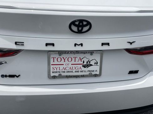 Used 2026 Toyota Camry SE w/ Multimedia Upgrade Package FWD image 8
