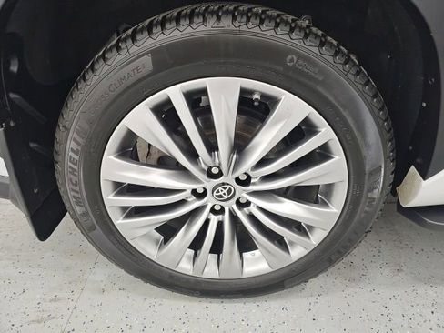 Used 2023 Toyota Highlander Platinum AWD/4WD image 7