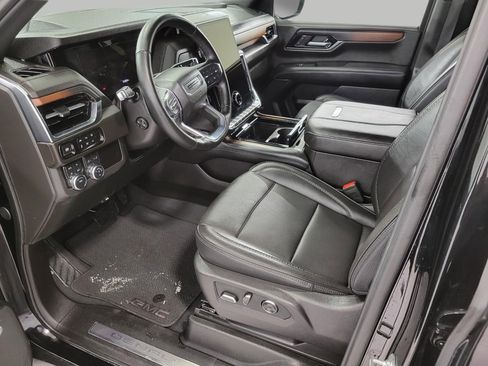 Used 2025 GMC Yukon XL Denali image 13