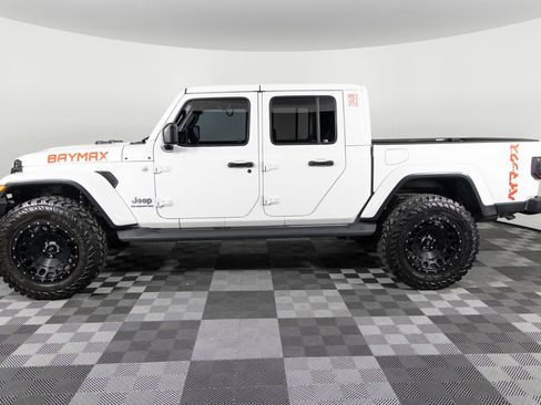 Used 2020 Jeep Gladiator Overland image 3