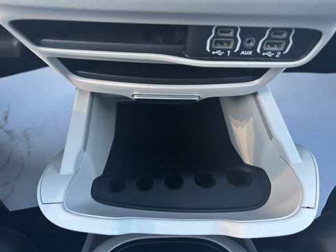 Used 2024 Chrysler Pacifica Touring-L image 31