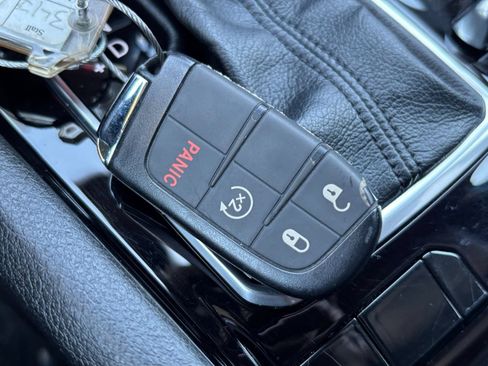 Used 2025 Jeep Compass Limited AWD/4WD image 21