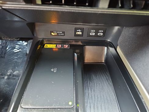 Used 2025 Toyota Camry LE image 20