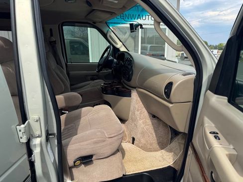 Used 2006 Ford E-150 and Econoline 150 RWD image 11