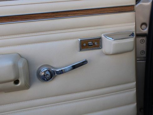 Used 1990 Jeep Grand Wagoneer image 72