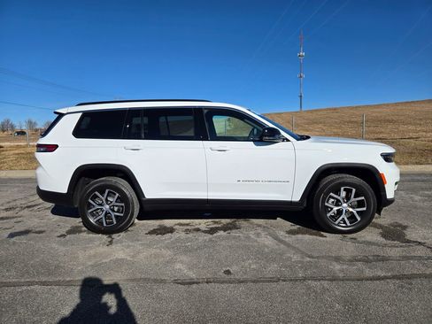 Used 2025 Jeep Grand Cherokee L Limited image 2