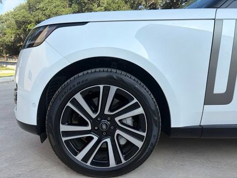 Used 2023 Land Rover Range Rover SE AWD/4WD image 3