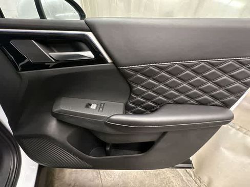 Used 2024 Mitsubishi Outlander SEL AWD/4WD image 25