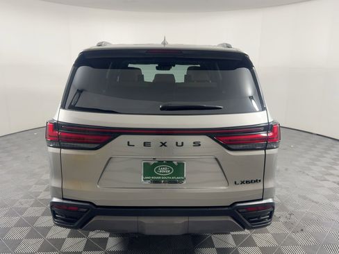 Used 2023 Lexus LX 600 4WD w/ Luxury Package image 10