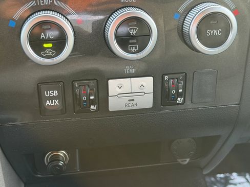 Used 2013 Toyota Sequoia Platinum image 27