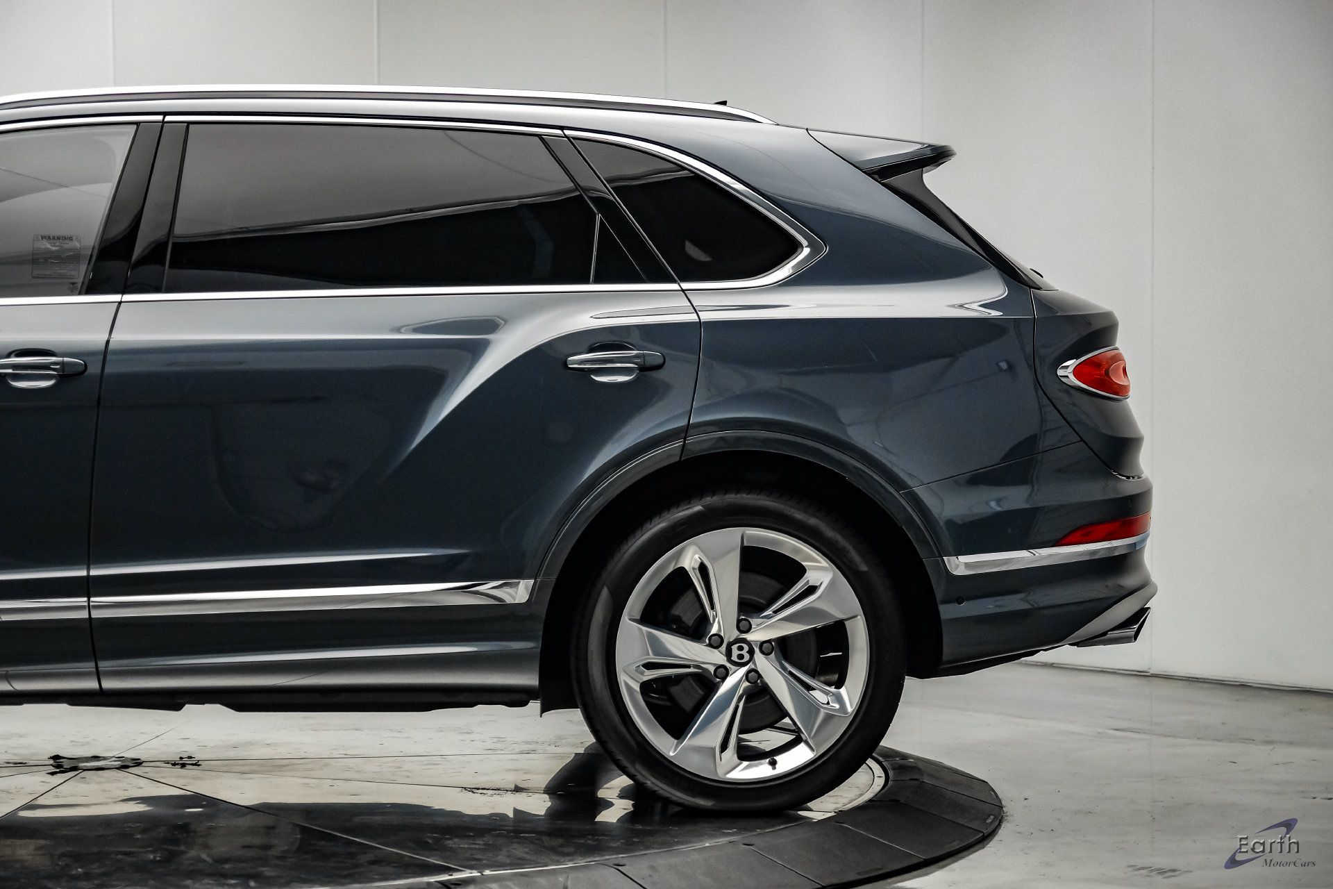Used 2023 Bentley Bentayga Extended Wheelbase AWD/4WD image 9