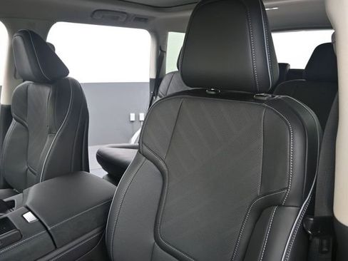 New 2026 INFINITI QX80 Luxe RWD image 14