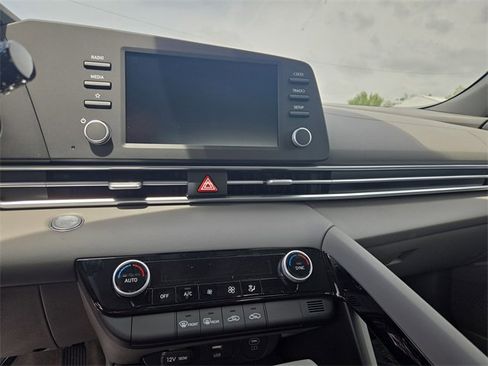 New 2025 Hyundai Elantra Blue image 10