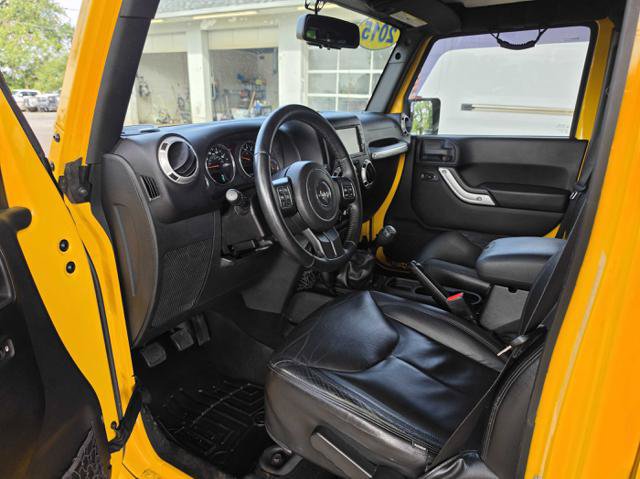 Used 2015 Jeep Wrangler Unlimited Sahara w/ Max Tow Package AWD/4WD image 12